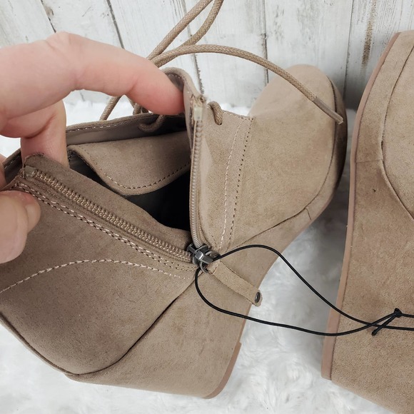 DV Terri Wedge Booties Taupe Size 7 - Picture 6 of 10
